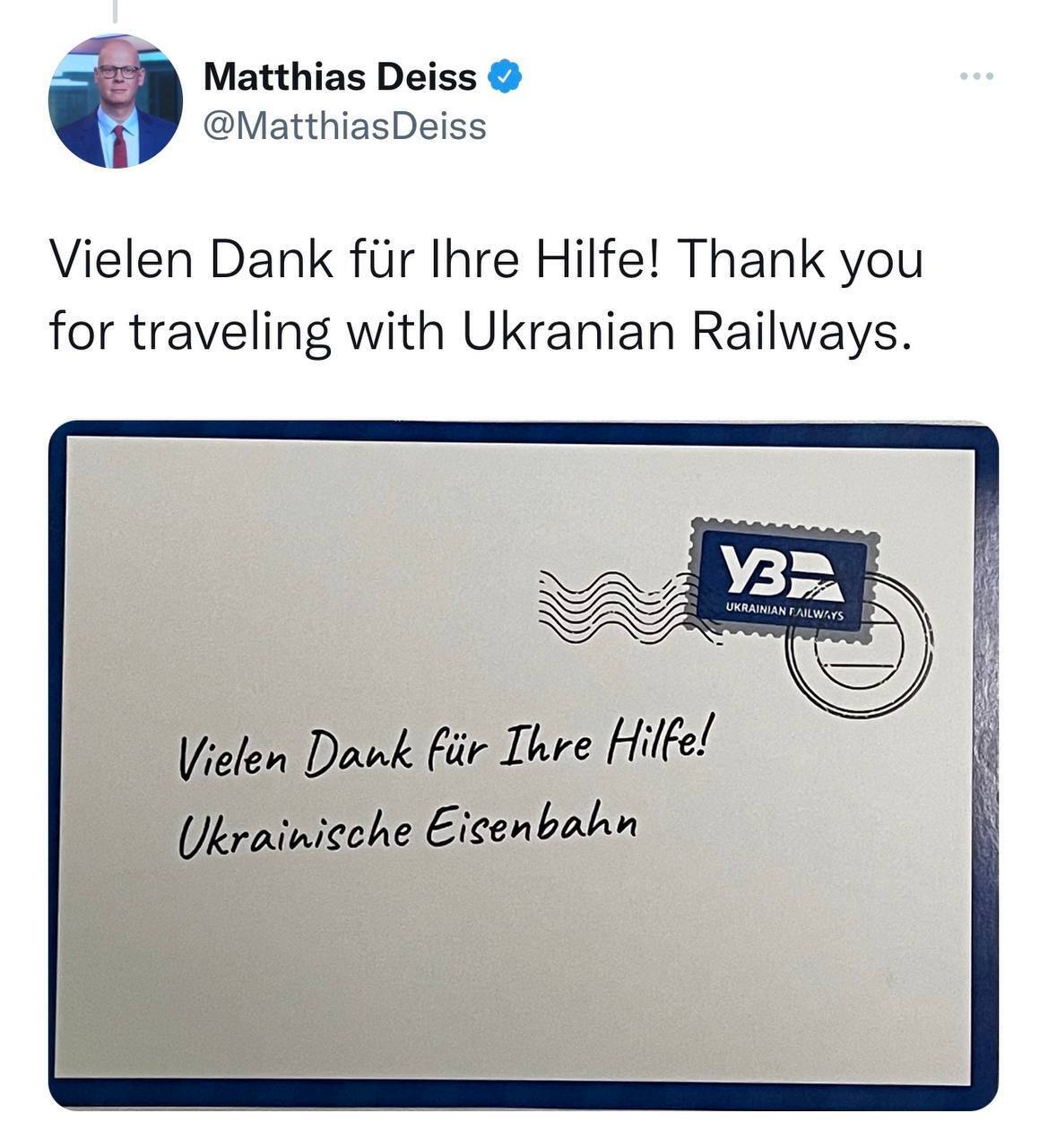 Штайнмайєру в Україні подарували букет ірисів, натякнувши, що Україна чекає на нові IRIS-T. Фото