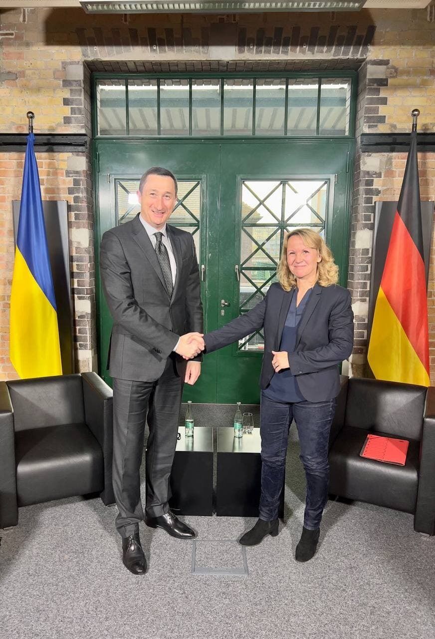 Олексій Чернишов та Штеффі Лемке dqxikeidqxidqeant