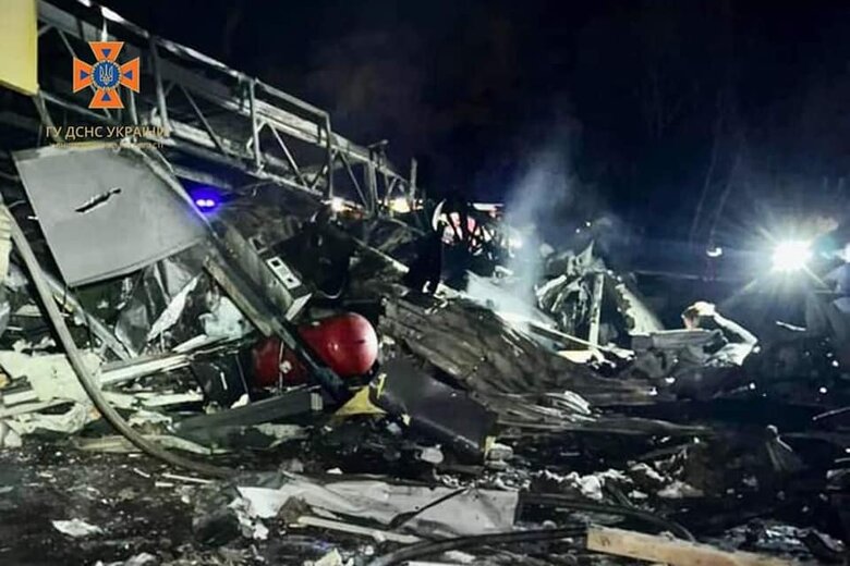 Ракетний удар по Дніпру: пожежу на АЗС ліквідовано 01 dqxikeidqxidqrant