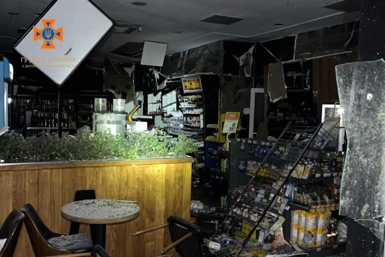 Ракетний удар по Дніпру: пожежу на АЗС ліквідовано 02