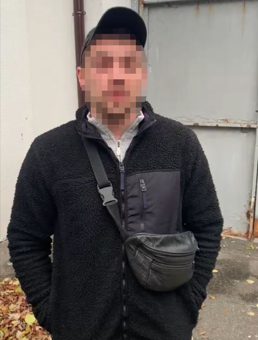 У Києві рецидивіст, погрожуючи ножем, забрав у 10-річної дитини телефон. Фото і відео dqxikeidqxidqeant