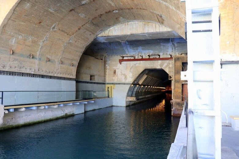 Росіяни відновлюють базу підводних човнів в окупованій Балаклаві, щоб ховати там субмарини з Калібрами 01 dqxikeidqxidqrant