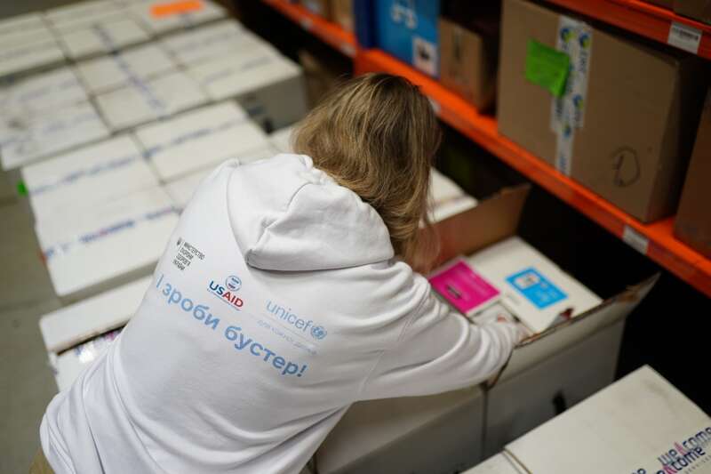 Україна отримала від США партію вакцин від коронавірусу