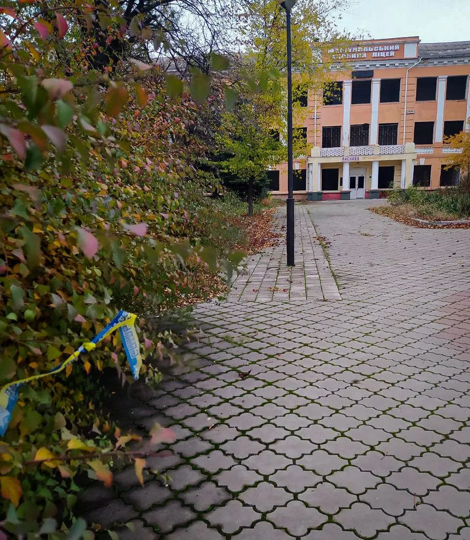 На вулицях Маріуполя з’явилася українська символіка: окупантам нагадали, що вони чужі. Фото dqxikeidqxidqeant