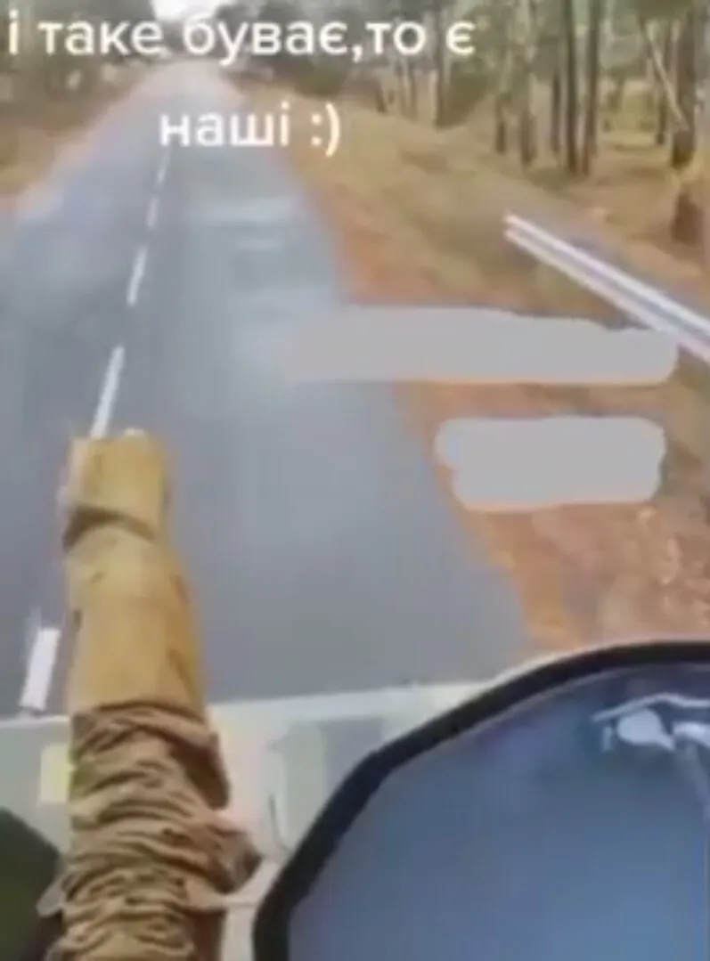 Воїни ЗСУ на БТРі випадково ’’завітали’’ в гості до білорусів: ті сховалися. Відео