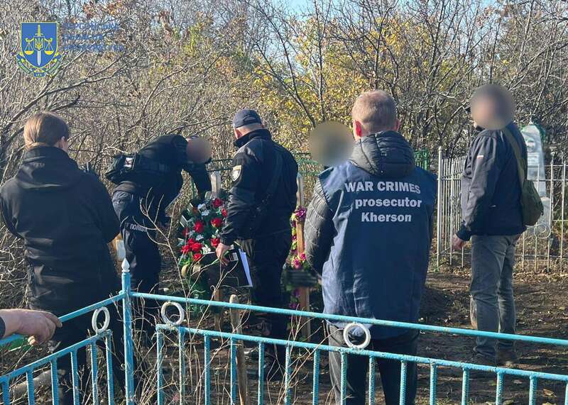 В освобожденном Высокополье эксгумировали тела супругов, расстрелянных военным РФ dqxikeidqxidqrant