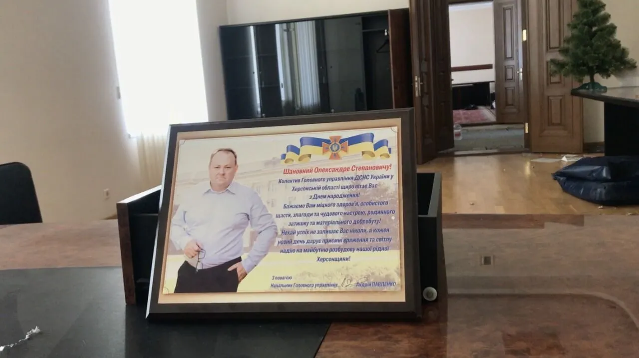 Вынесли все ценное: оккупанты полностью покинули здание Херсонской ОГА. Видео