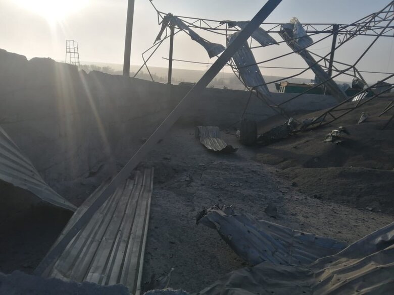 Уранці росіяни завдали ракетного удару по Запорізькій області. Пошкоджено агропідприємство 04