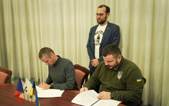 Україна та Чехія будуть разом виготовляти військову техніку та боєприпаси dqxikeidqxidqrant