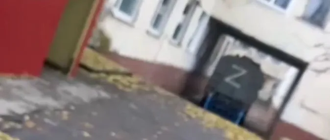 Оккупанты на Запорожье спрятали свою технику возле роддома. Видео dqxikeidqxidqeant