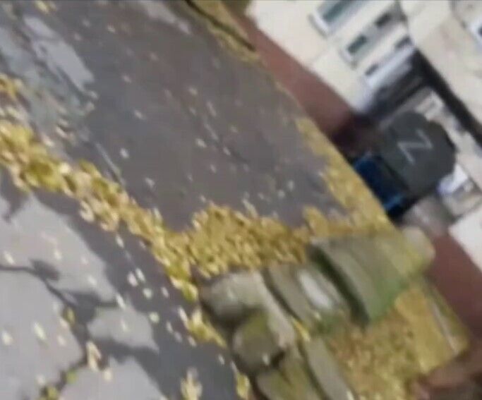 Окупанти на Запоріжжі сховали свою техніку біля пологового будинку. Відео