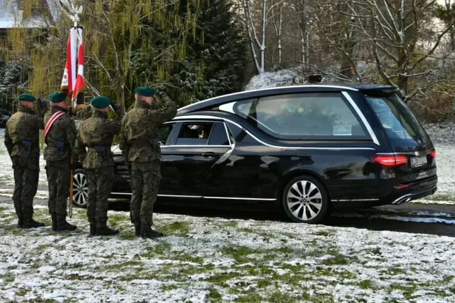 В Польше простились с погибшим от ракетного удара фермером. Фото