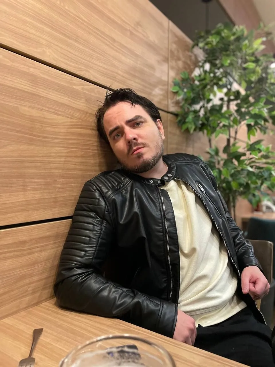 Скандального антиукраїнського блогера Іллю Меддісона, який втік від мобілізації в РФ, вигнали із Сербії dqxikeidqxiuuant