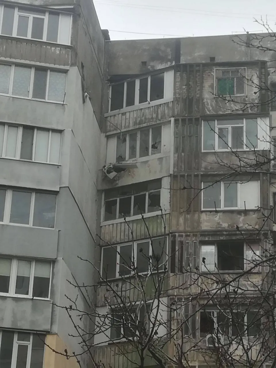 Оккупанты нанесли новый удар по Херсону: есть прилет вблизи многоэтажки - СМИ