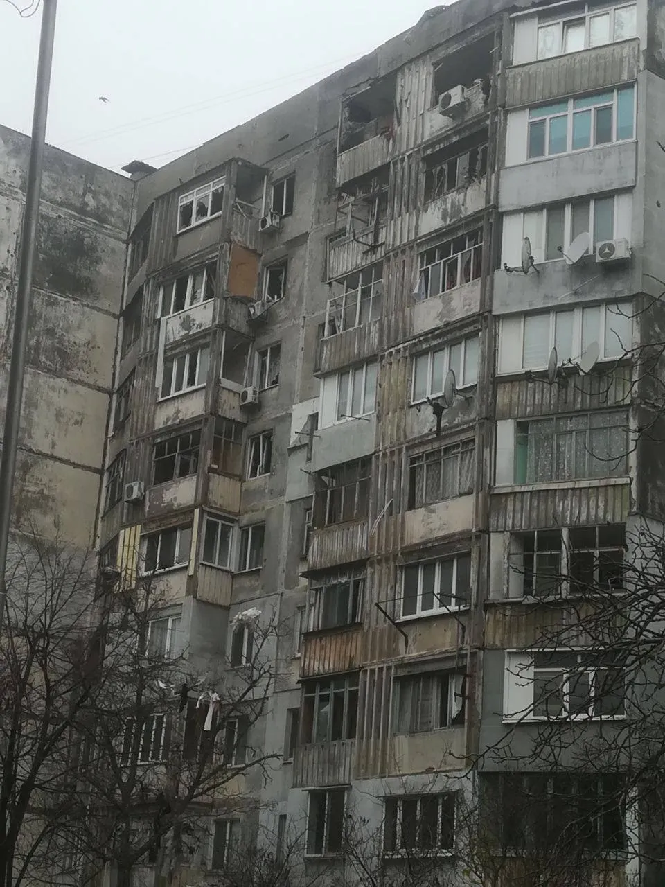 Оккупанты нанесли новый удар по Херсону: есть прилет вблизи многоэтажки - СМИ