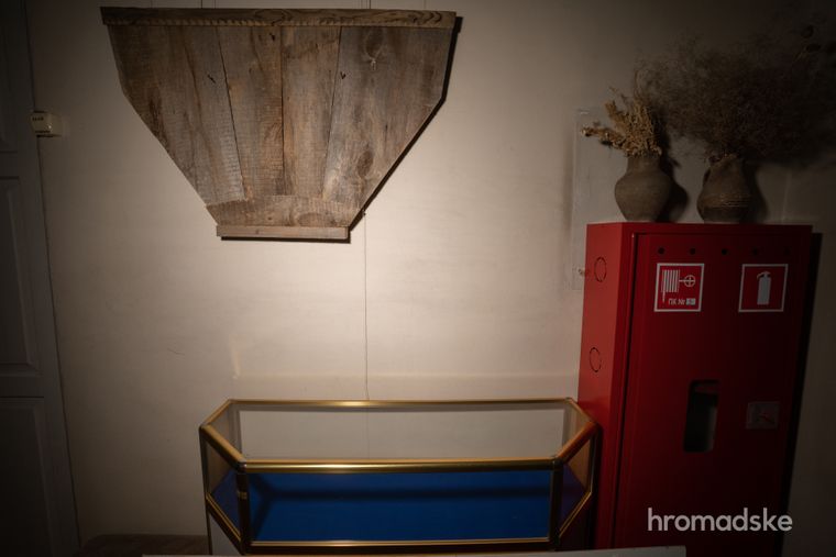 Спустілі вітрини херсонського музею Спустілі вітрини херсонського музею