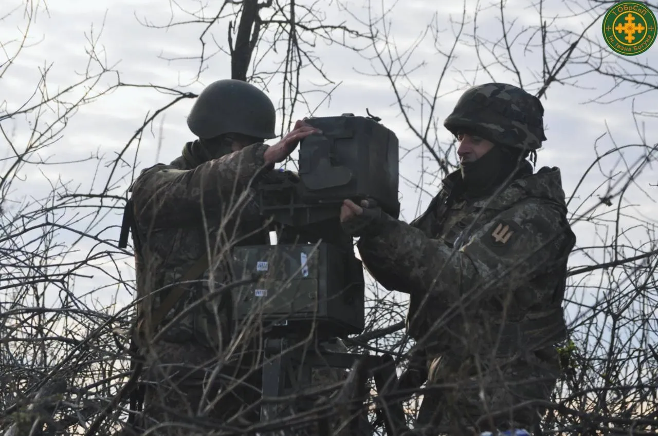 Как наши воины работают на фронте