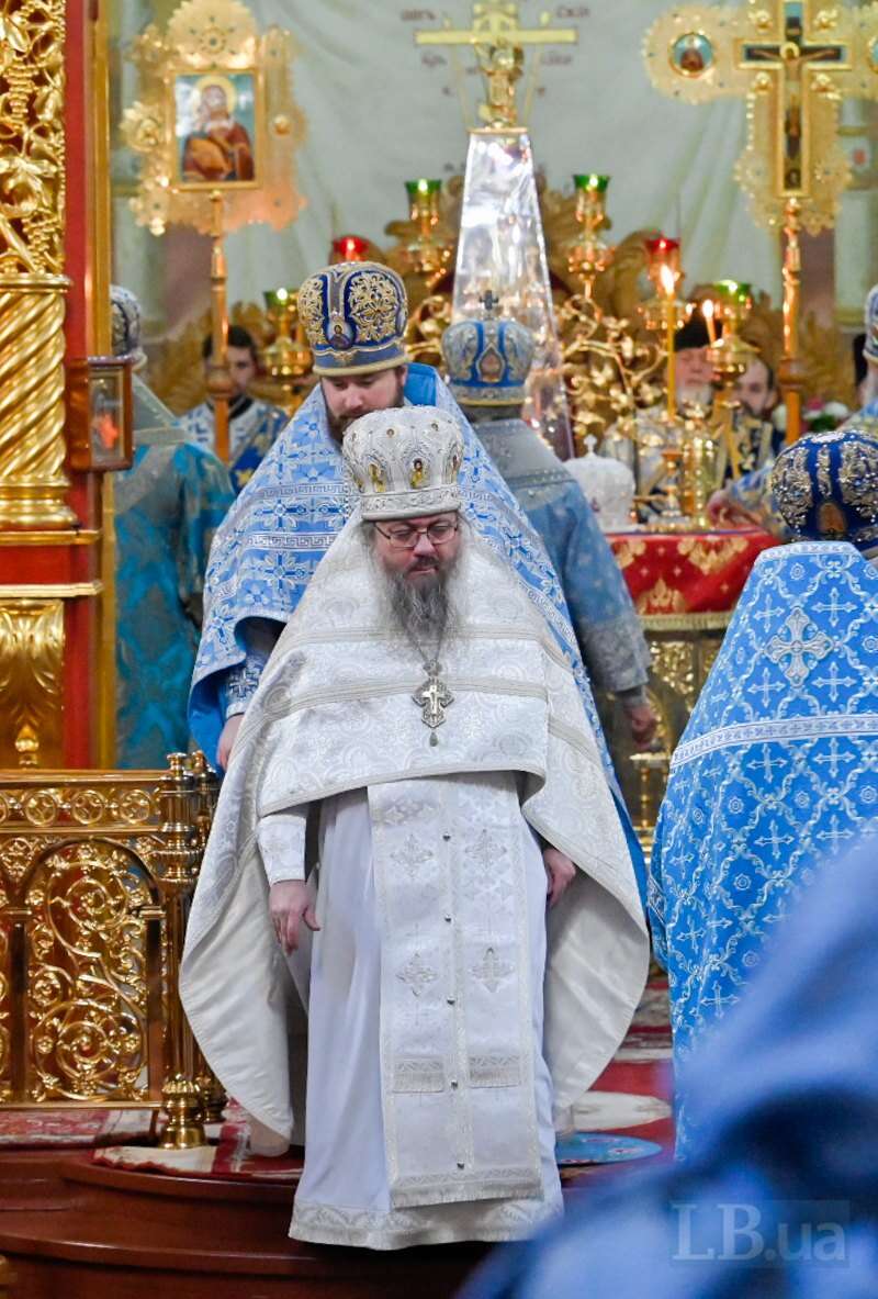 Архимандрит Никита (Сторожук), у центрі