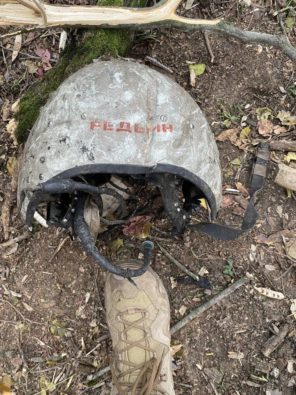 Улетал: в сети показали, что осталось от российского Су-24М, сбитого возле Бахмута. Фото и видео