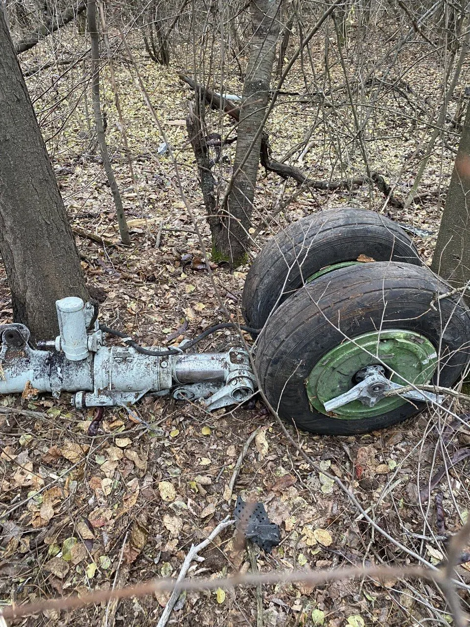 Відлітав: у мережі показали, що залишилося від російського Су-24М, збитого біля Бахмута. Фото і відео