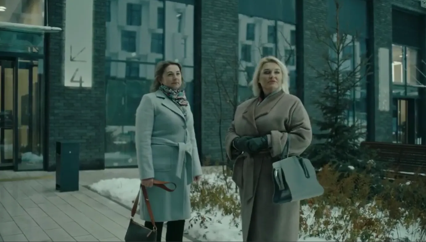 ’’Хлопчики виїхали, чоловіки залишилися’’: в Росії запустили рекламу мобілізації з критикою ’’біженців’’. Відео