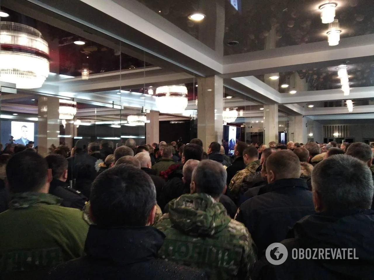 У Черкасах прощаються з поліцейськими, які підірвалися на каскаді ворожих мін на Херсонщині. Фото і відео