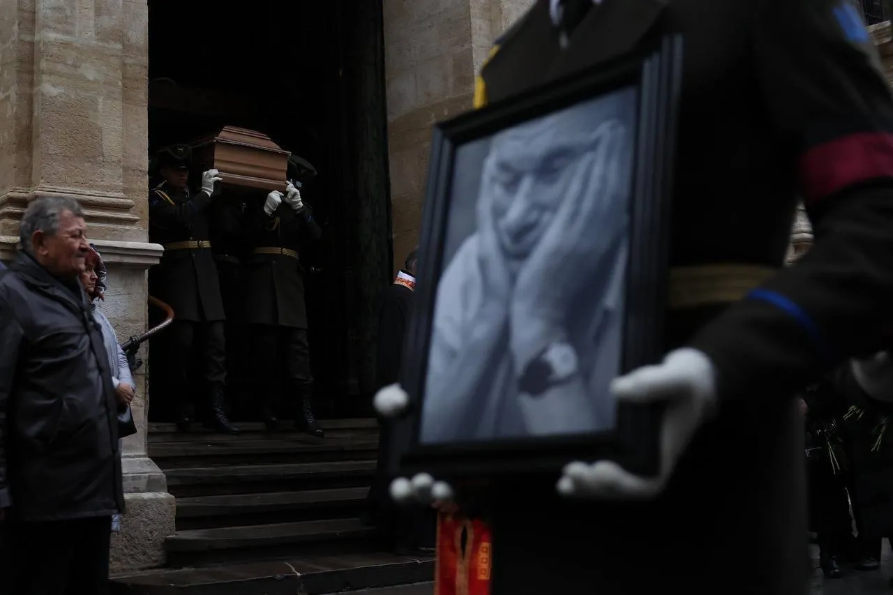 У Львові провели в останню путь Героя України Юрія Шухевича. Фото і відео