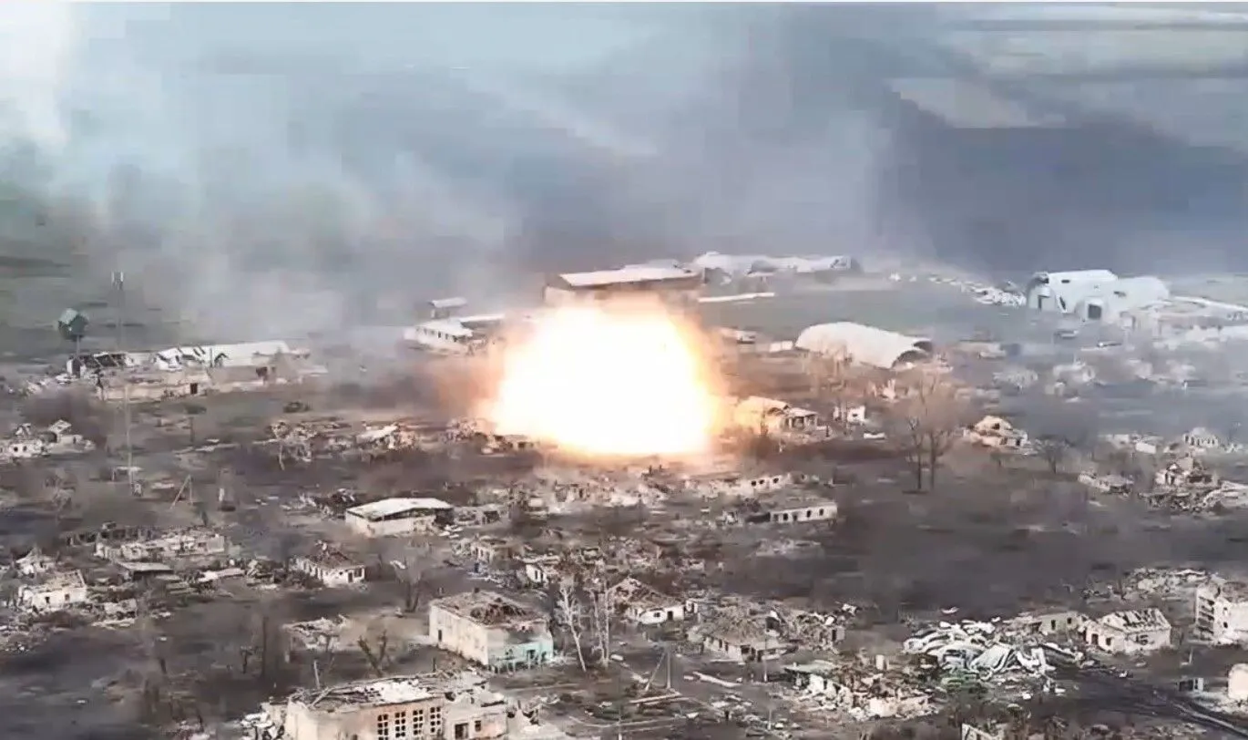 Армия России уничтожила Новоселовское на Луганщине: все сжег ’’Солнцепек’’ (видео)