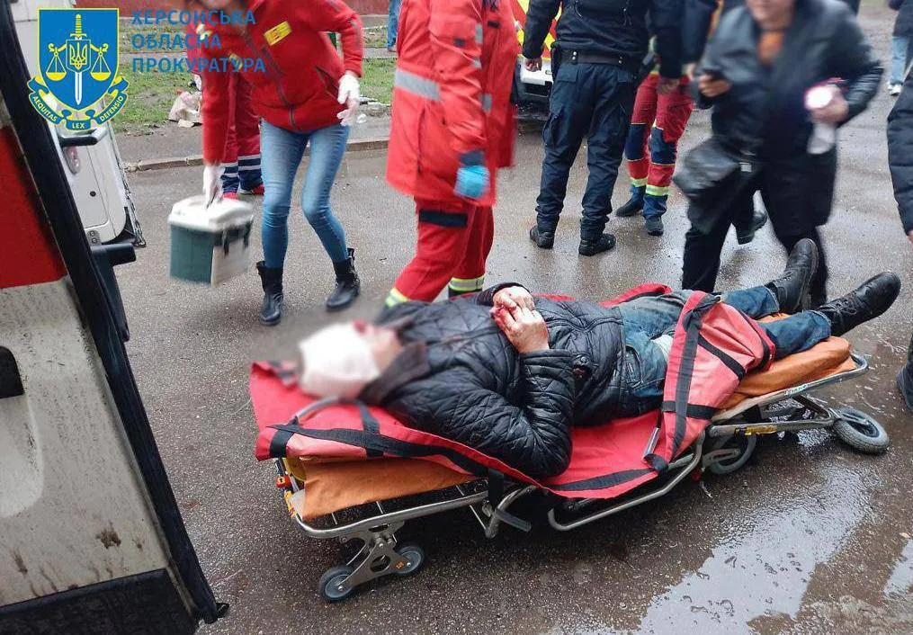 Оккупанты ударили по Херсону, вспыхнул пожар: погибла женщина, четверо пострадавших. Фото dqxikeidqxidqrant