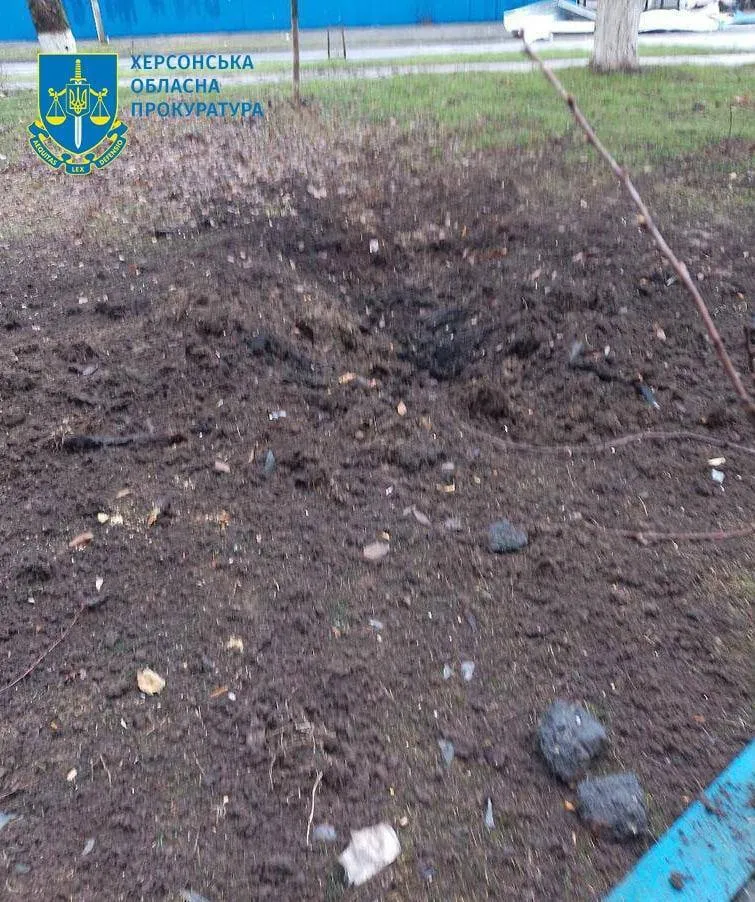 Оккупанты ударили по Херсону, вспыхнул пожар: погибла женщина, четверо пострадавших. Фото