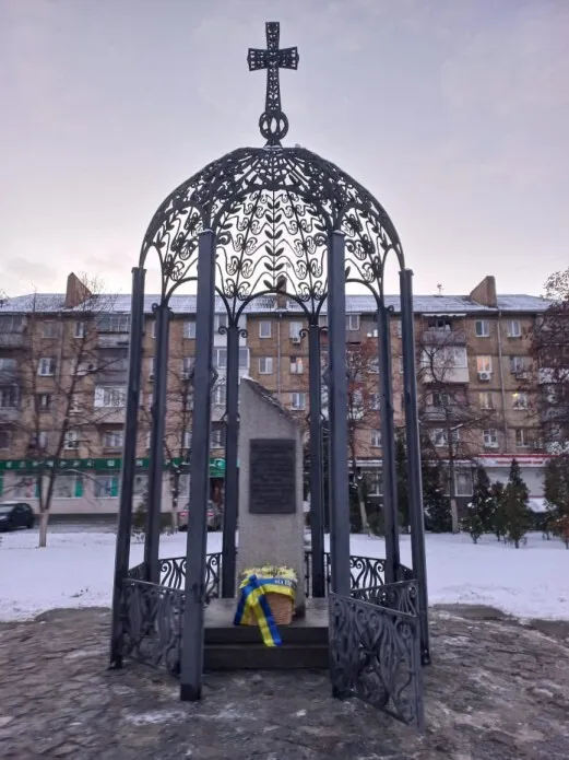 Зеленский почтил ликвидаторов аварии на Чернобыльской АЭС. Фото dqxikeidqxidqeant