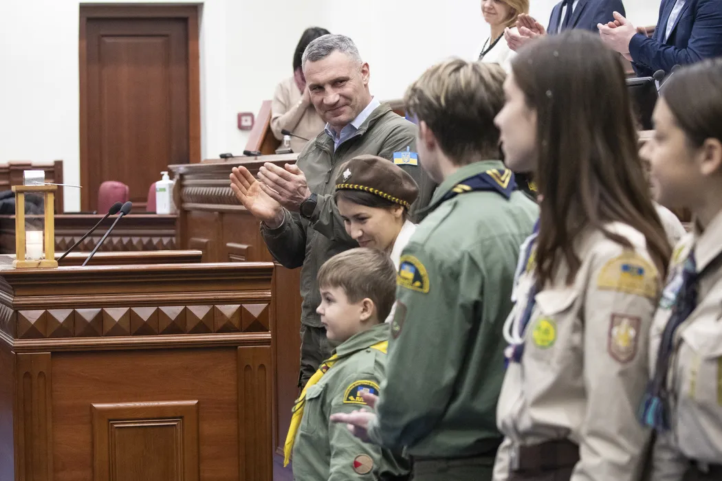 Пластуни принесли у Київраду Вифлеємський вогонь миру. Фото