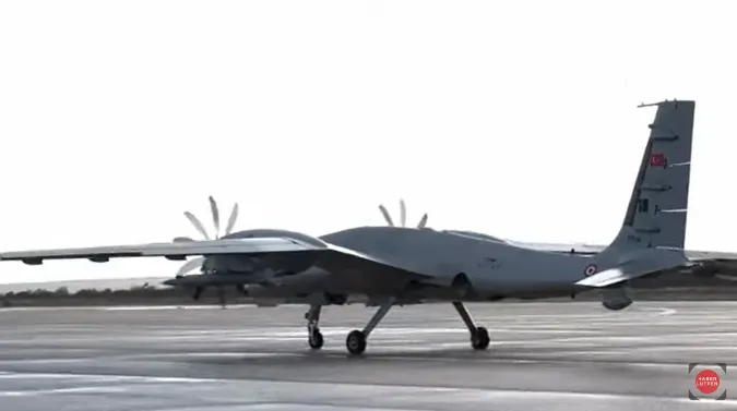 Туреччина провела успішні випробування першої власної надзвукової ракети, випущеної з БПЛА Bayraktar AKINCI. Відео dqxikeidqxidqeant