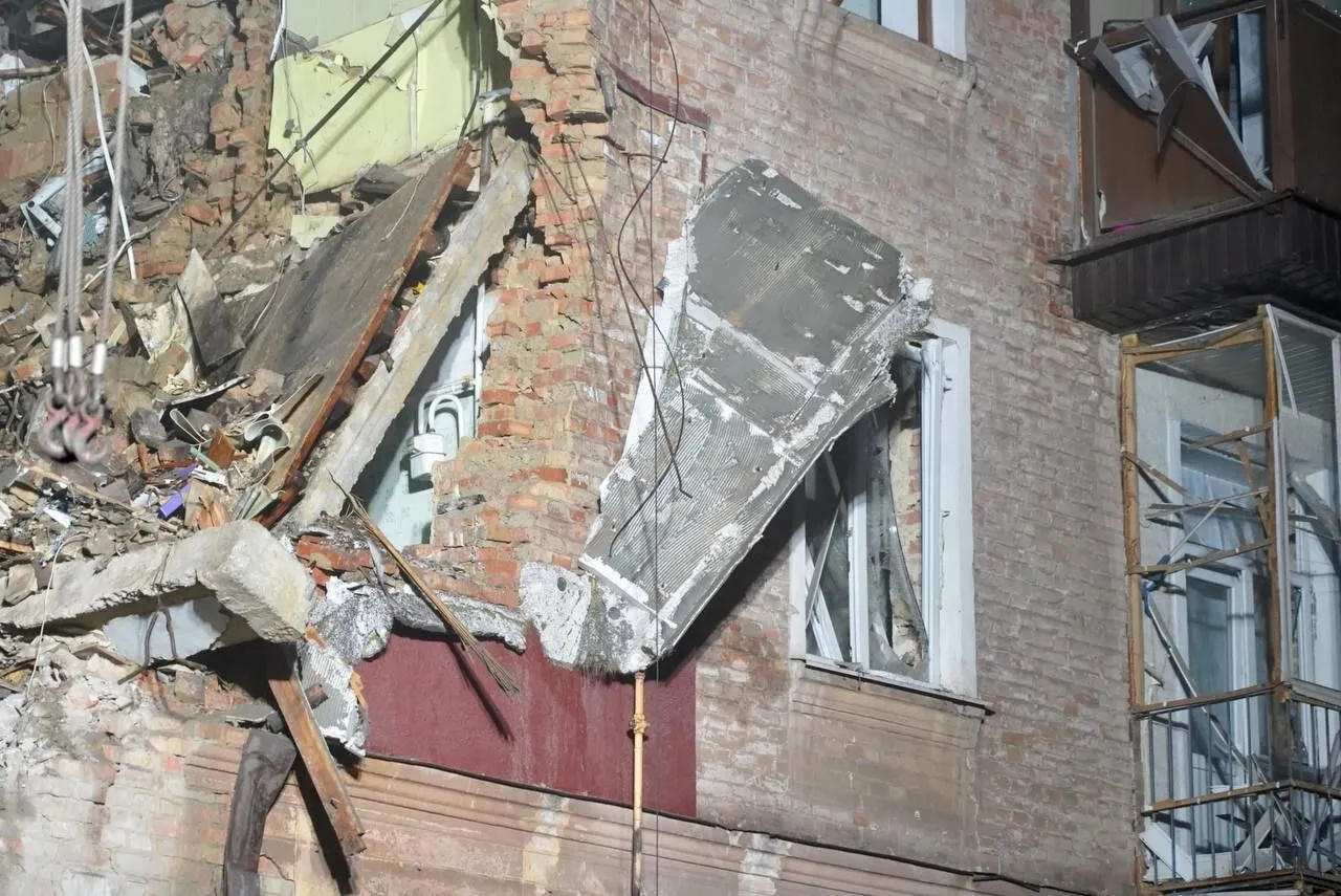 Під завалами будинку у Кривому Розі знайшли тіло малюка: РФ убила цілу сім’ю. Фото