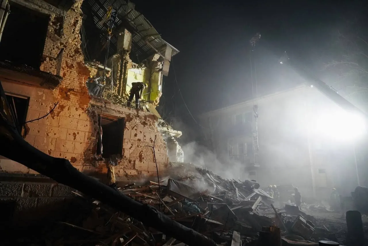 Під завалами будинку у Кривому Розі знайшли тіло малюка: РФ убила цілу сім’ю. Фото