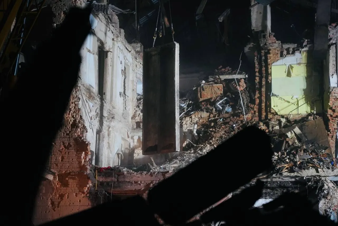 Під завалами будинку у Кривому Розі знайшли тіло малюка: РФ убила цілу сім’ю. Фото