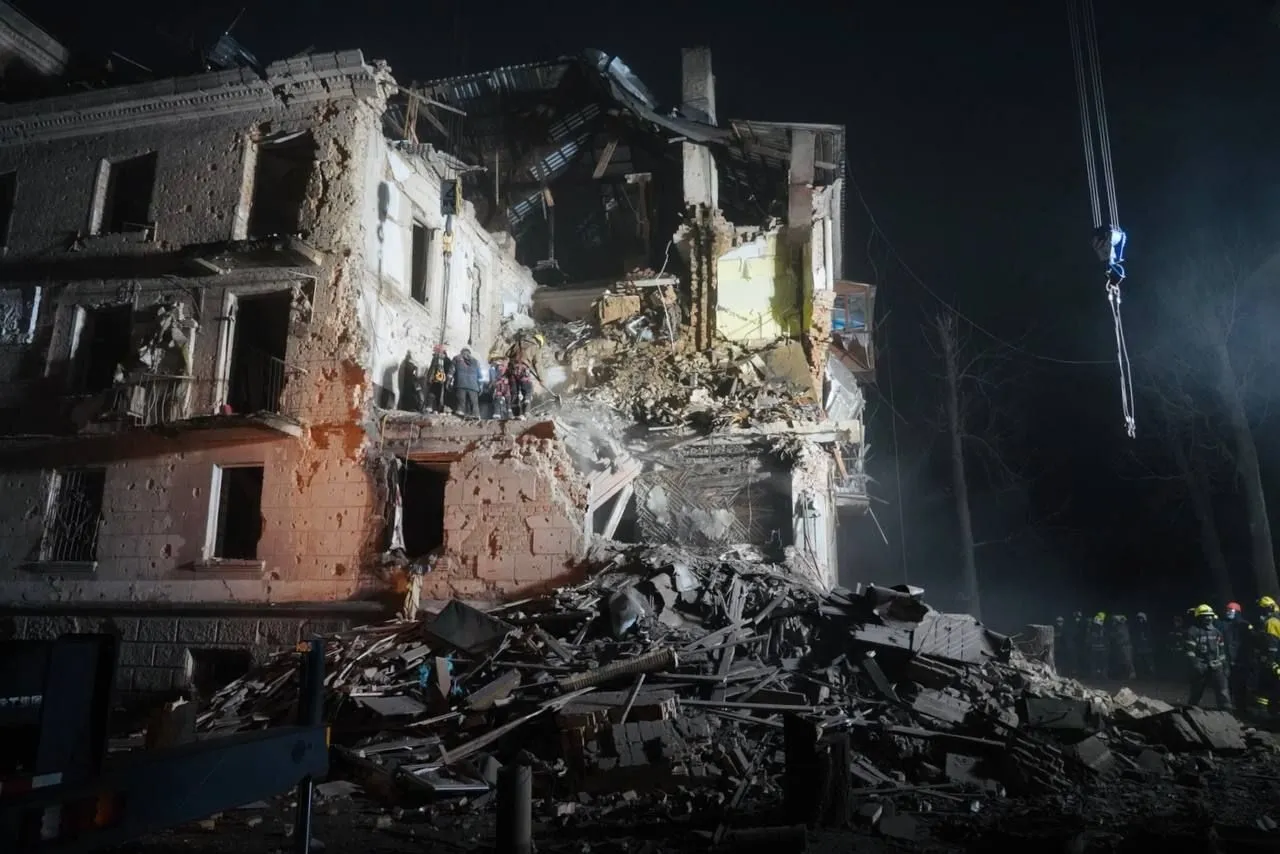 Під завалами будинку у Кривому Розі знайшли тіло малюка: РФ убила цілу сім’ю. Фото