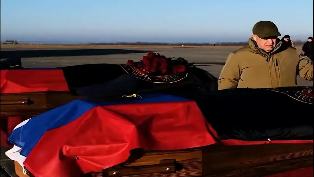 ’’Їхні контракти закінчилися’’: Пригожин демонстративно попрощався з загиблими пілотами-’’вагнерівцями’’, збитими під Бахмутом. Відео dqxikeidqxidqrant