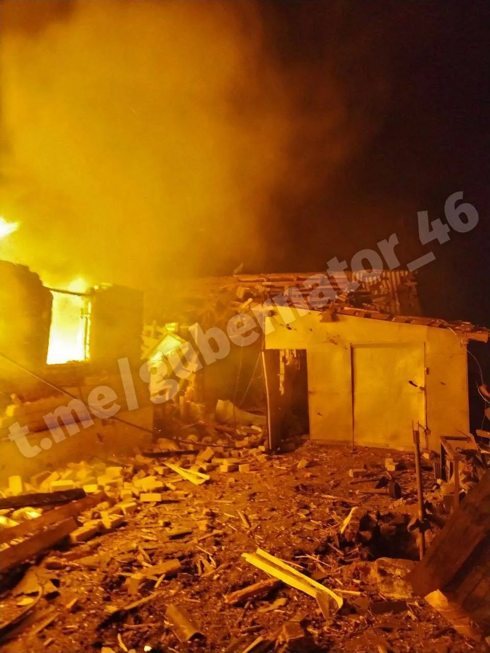 У Курській області після ’’бавовни’’ загорілися житлові будинки, є постраждалі. Фото