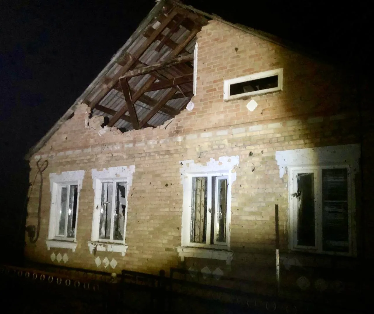 Российский снаряд разрушил дом украинцев