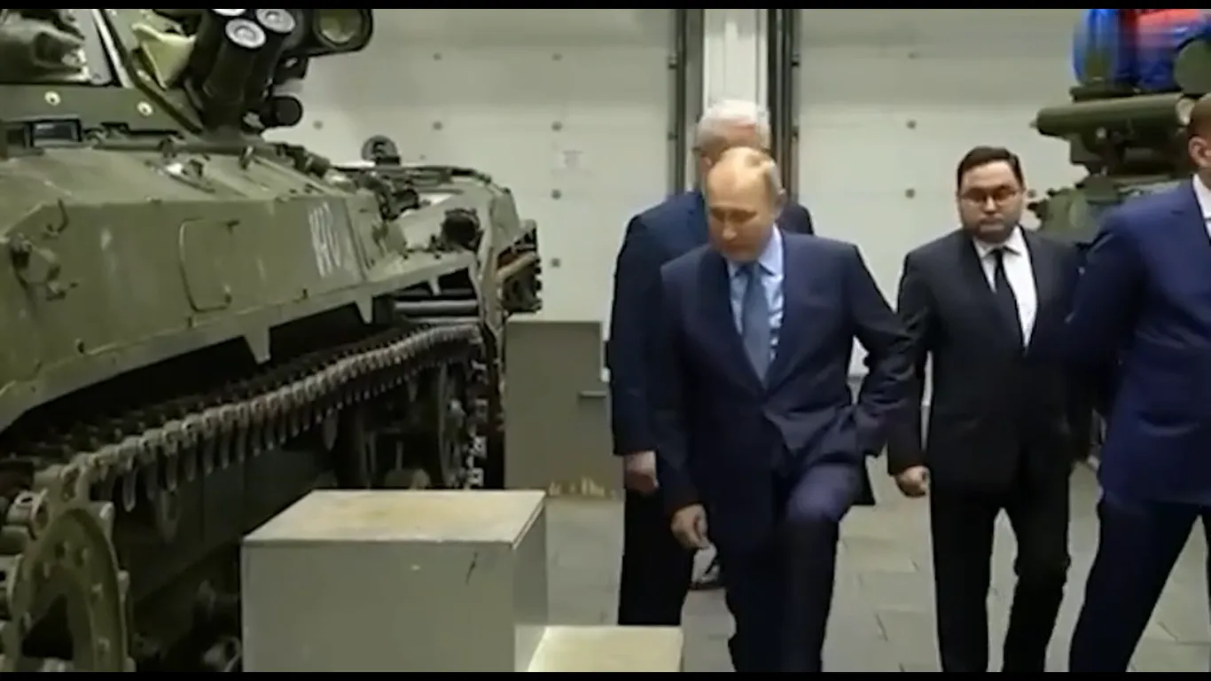 Путин потребовал срочно улучшить российское оружие: нет никаких ограничений по финансированию. Видео