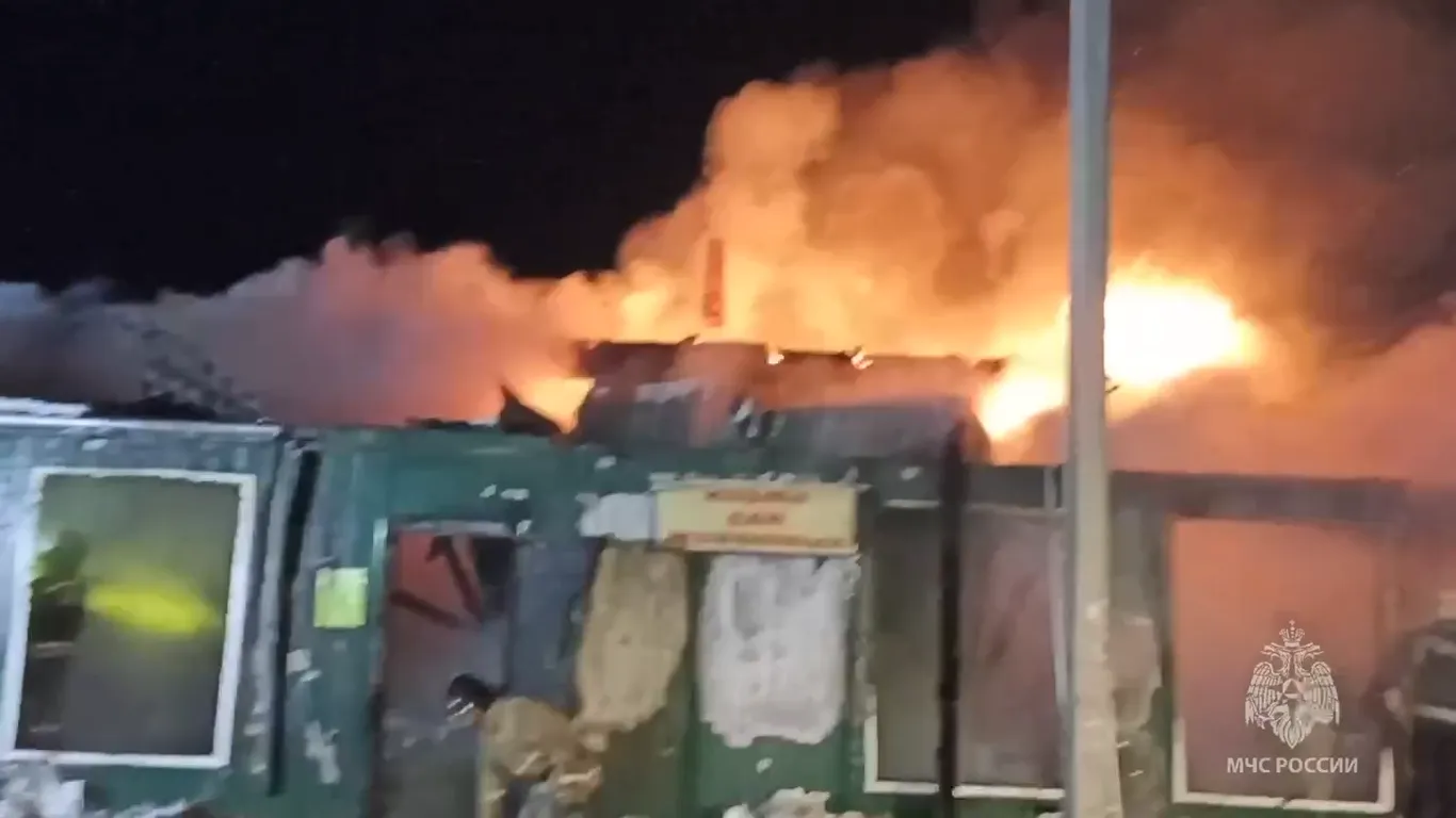 В российском Кемерово вспыхнул дом престарелых: погибли 22 человека. Видео dqxikeidqxidqrant