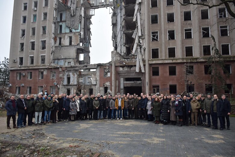 Чтобы понять реальность жизни: Кулеба с послами Украины посетили Николаев 02