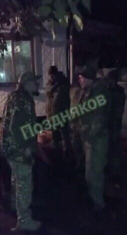 Российский командир палкой избил ’’мобиков’’, покинувших свои позиции. Видео dqxikeidqxidqrant