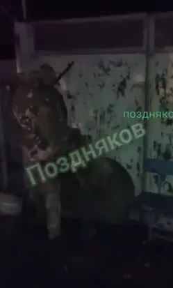 Російський командир ціпком побив ’’мобіків’’, які залишили свої позиції. Відео