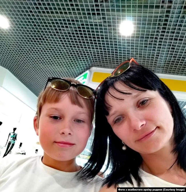 В’ячеслав Ялишев з мамою Ольгою. Фото з особистого архіву родини