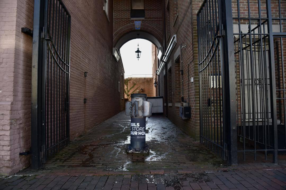 Макет российской ракеты у посольства Украины в Вашингтоне