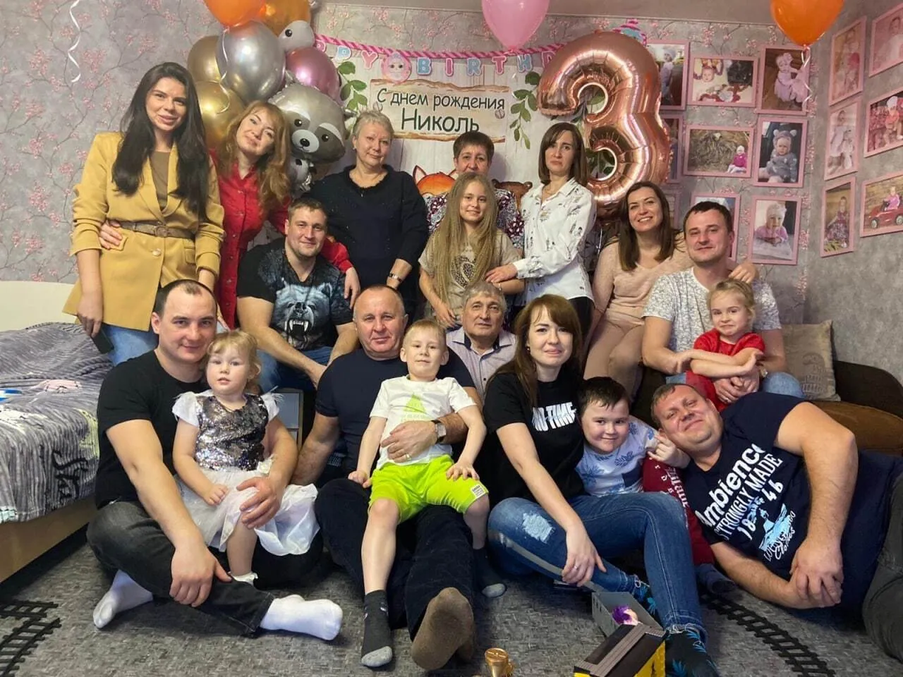 У Росії подружжя-пенсіонерів намагалося спалити військкомат. Фото і відео dqxikeidqxidqrant