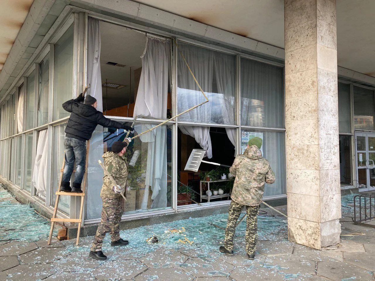В Университете им. Шевченко показали последствия обстрелов войск РФ. Фото