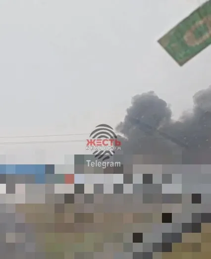 В Белгородской области РФ вспыхнул мощный пожар, поднялся черный дым. Видео dqxikeidqxidqeant